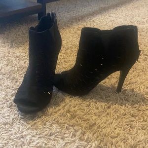 Black boots with heel